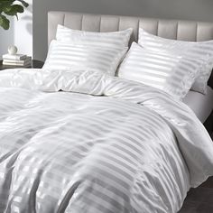 PRICES MAY VARY. SILKY BED DUVET COVER SET - Stripe duvet cover set is made with high quality 100% Polyester (Satin Fabric), it is smooth, soft, breathable and sensitive skin-friendly. The silk-like fabric full of the extraordinary texture, decorate your room perfectly, create a luxurious style. ALL SEASON USED - P Pothuiny's satin duvet cover could reach the high demand of feeling warm in winter and cool in summer. Breathable silky fabric won't take the moisture away from your skin, which is ul White Comfy Bed, Satin Bedsheets, Bedsheets Designs, Morning Bed, Striped Duvet Cover, Stripe Bedding, Bed Duvet, Duvet Cover King, Striped Bedding