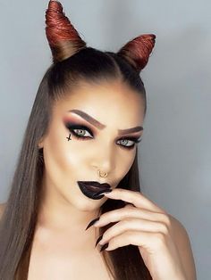 Devil makeup look by @andreyhaseraphin on instagram. Makijaż Sugar Skull, Fete Emo, Devil Makeup, Halloweenský Makeup, Halloween Make-up Looks, Den Mrtvých, Long Bobs, Cute Halloween Makeup, Devil Halloween