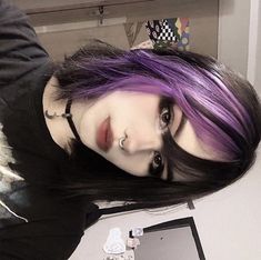 Small Dyed Hair, Purple Hair Color Ideas For Short Hair, Hair Dye Ideas Purple, Colored Hair Streaks, Coloured Bangs, Medium Choppy Layers, Short Dyed Hair, Hair Color Underneath, Goth Hair