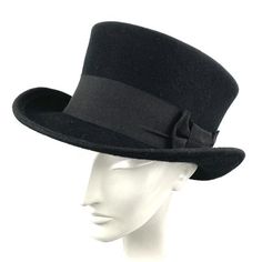 Edwardian top hat. You can make your hat with your favorite color by choosing it from my Wool felt color card. Made with short crown and embellished with a 50 millimeters wide grosgrain ribbon. Edwardian top hat ideal for everyday and special ocasions such as weddings, cocktails or parties. For man and woman.Measurements in centimeters are 32 x 27. Crown height 11. Brim length 6. These measurements may have some slight variation depending on the size of the hat.The end of the brim is reinforced Classic Top Hat For Winter, Classic Brimmed Boater Hat For Winter, Classic Fitted Winter Hats, Classic Fitted Top Hat, Classic Brimmed Top Hat For Winter, Classic Black Flat Cap Felt Hat, Classic Winter Cloche Hat, Vintage Solid Color Felt Hat With Flat Brim, Vintage Solid Flat Brim Felt Hat