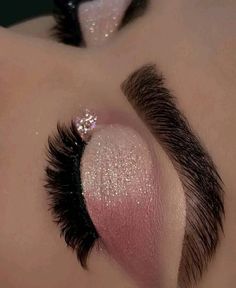 Light Pink And Silver Makeup, Pink And Champagne Makeup, Light Pink Makeup For Quince, Pink Eyeshadow Looks For Hooded Eyes, Quince Makeup Light Pink, Pink Quince Theme Makeup, Pink 15 Makeup, Xv Makeup Ideas Pink, Pink Quinceañera Makeup