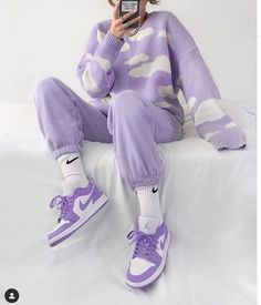 Lavender Outfit, Mode Purple, Purple Outfits, Urban Lifestyle, Purple And White, 인물 사진, Purple Fashion, Nike Outfits, Mode Inspiration