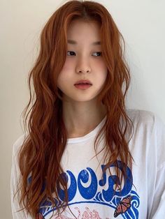 Korean hair color: orange brown long curly hair Ginger On Asian Hair, Orange Hair On Brown Hair, Tangerine Brown Hair Color Korean, Red Hair Color For Tan Skin, Orange Asian Hair, Brown Peach Hair, Kpop Ginger Hair, Korean Orange Hair, Cool Toned Orange Hair