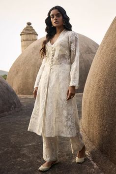 Simple Kurtis, Tropical Trees, Kurti Style, Off White Jacket, Wedding Lehengas, Anita Dongre, Indian Dresses Traditional, Desi Style