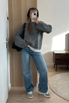 55+ Trendy Back-to-School Outfits to Inspire Your Comeback - Jennysgou Looks Adidas, Looks Pinterest, Uni Outfits, Cold Outfits, Outfit Jeans, School Looks, Looks Street Style, Stockholm Fashion