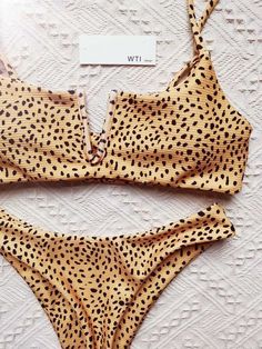 15% 2 sets, vintage cutout Bikini set leopard dot prints cheeky bathing suits crop top bikini top front cut outs swimming swimwear swim suits two piece Crop Top Bathing Suit, Surfing Swimwear, Mode Tips, Blazer Outfit, Easy Style, Summer Suits