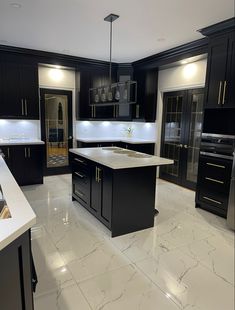 Black cabinet kitchen, white marble countertop gold handles, black cabinet with gold handles, gold decor Black And Grey Kitchen, Marble Floor Kitchen, White House Interior, White Marble Kitchen, Decor Ideas Kitchen, Marble House, Gray And White Kitchen, Dream Kitchens Design