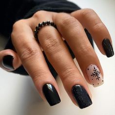 Nails Black, Festival Nails, Xmas Nails, Christmas Nail Designs, Stick On Nails, Holiday Nails, Trendy Nails, Winter Nails, Glue On Nails