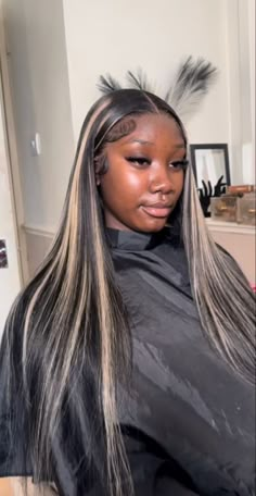 Lace Front With Color, Black And Highlights Hair, Side Part Highlights Wig, Closure Sew In With Highlights, New Years Eve Outfits Black Women, Birthday Wigs, Lace Front Wigs Styles, Color Wigs For Black Women, Leave Out