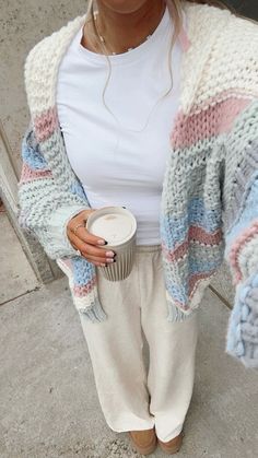 Winter Outfits Aesthetic Casual Cozy, Fall Outfits For School Comfy, Sweater Dress Outfit Aesthetic, Cute Comfy Clothes Aesthetic, Fall Fit Inspo 2024, Fall Coffee Outfit, Winter Outfits Light Colors, Cute Fall Outfit Inspo 2024, Fall Outfits Cozy Casual