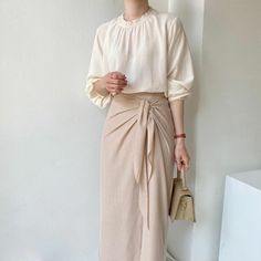 Beige Skirt Outfits, Beige Skirt Outfit, Model Dress Batik, Kondangan Outfit, Dress References, Beige Outfits, Cream Outfit, Travel Skirt, Outfit Ideas 2023