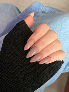 Cappuccino Nails Color, Tan Almond Nails, Almond Beige Nails, Uñas Beige Elegantes, Cappuccino Nails, Tan Nails, Milky Nails, Beige Nails, Work Nails