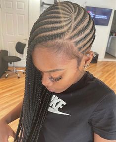 Braided Hairstyles For Black Women Scalp Braids, Blonde And Black Cornrows, Braids On The Scalp, Colored Lemonade Braids, Lemonade Braids Black Women, Birth Hairstyles, Lemonade Braids With Designs, Braids To The Scalp, Small Lemonade Braids