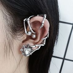 Mechanical Spider, Claw Earrings, Gothic Chic, Spider Earrings, Vintage Gothic, Clothing Details, Female Friends, Halloween Jewelry, Metal Earrings