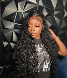 This Virgin Curly 13x4 HD Lace Wig is a must-have for any female looking for a top-quality hair extension. Its natural color and curl makes it look like your own hair. High-quality Virgin Hair: This wig is made from top quality virgin hair, giving it a natural look and feel 13x4 Lace Cap: The 13x4 lace cap allows you to style your wig in various ways, including high ponytails and up-dos. HD Lace: The HD lace gives an almost invisible and undetectable appearance when properly installed. Made by Montina Hair, this wig is perfect for those who want to achieve the perfect look without damaging their natural hair. Its 13x4 lace feature allows you to change hairstyles with ease while maintaining its high-quality virgin curly hair. Invisible Lace, Curly Lace Front Wigs, Colored Wigs, Quality Hair Extensions, Body Wave Wig, Short Bob Wigs, Front Lace Wigs Human Hair, Curly Wigs, Hd Lace