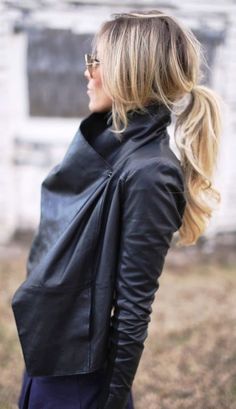 Leather Jacket Fashion, Style Gym, Jennifer Aniston Hair, Layered Haircuts With Bangs, Hair Care Oil, Mother Of The Bride Hair, Hair Bun Tutorial, Brown Hair With Blonde Highlights