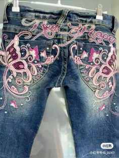 #jeans #missmejeans #2000style #style #outfits #ideas #2000saesthetics Mcbling Jeans, 2000s Jeans, Mcbling Fashion, Trashy Outfits, Jeans Flared, Y2k Butterfly, Blue Y2k