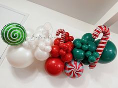 Christmas balloon garland decor! Perfect to any space or event!🎈 Christmas Grab And Go Balloon Garland, Holiday Balloon Garland, Winter Balloon Garland, Christmas Balloon Garland, Christmas Balloon Arch, Balloons Decorations, Office Xmas Party, Christmas Party Backdrop