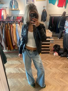 Amelia Pant Oakland, Lila Moss Street Style, La Aesthetic Outfits, Brunette Outfits, Off Duty Model Aesthetic, Model Off Duty Aesthetic, Low Rise Jeans Outfit, Autumn Fits, Pinterest Aesthetic