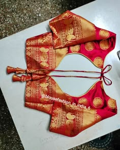 Pattusaree Blouse Designs, Katapadrachi Saree Blouse Design, Matka Shape Blouse Design, Boteneck Blouse Designs, Pattu Blouse Design Models Back Neck, Pattu Blouse Designs Latest Without Work, Boatneck Blouse Designs Latest, Blouse Designs Latest Back Side, Pattu Blouse Design Models