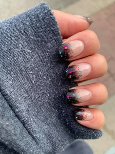 Nails Inspiration Gel Polish, Guest Wedding Nail Ideas, How To Dip Nail Designs, Fun Nail Ideas For Short Nails, May Dip Nails Ideas, Nail Trends Right Now, Crazy Cool Nails, Birthday Nails October, Summer Dip Manicure