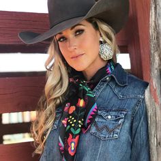 We love this bright and colorful silk scarf for it's versatility. Fiesta Wild Rag 100% Silk Dry Cleaning Recommended Color - Black Background RESTOCKED Rag Outfits, Monroe Hat, Foto Cowgirl, Cowgirl Style Outfits, Wilde Westen, Rodeo Outfits, Country Fashion