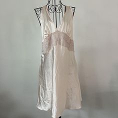 1990s light peach slip dress by Jones New York   - excellent condition light pink slip dress.  - labeled a size large and runs true to size. minimal stretch.  - no noticeable flaws.  - perfect for a night out or to sleep in! - shown on a size xs (pinned for reference)  Measurements (laying flat) Pit to Pit: 18in Waist: 18in Hips: 19in Length: 34in   #fairycore #coquette #balletcore #vintage #slipdress Pink Slip Dress, Fairycore Coquette, Light Peach, Jones New York, Fairy Core, To Sleep, Light Pink, Night Out, Slip Dress