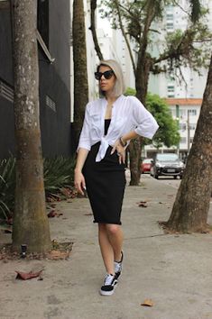 Hot Day Outfit, Mum Fashion, Stylish Maternity Outfits, Camisa Social, Stylish Maternity, Denim Jacket Women, Basic Outfits, Spring Summer Outfits, Look Chic