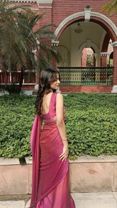 Farewell Saree Ideas, Dupatta Styling, Farewell Saree, Farewell Sarees, Saree Ideas, Sarees For Girls, Simple Saree Designs, L Quotes, Fashionable Saree Blouse Designs