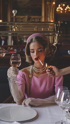 Mode Poses, Stile Blair Waldorf, Boujee Aesthetic, Model Pose, Foto Tips, Classy Aesthetic, Jolie Photo