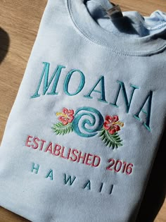 This embroidered sweatshirt has a Moana embroider design on it and it comes on a unisex sweatshirt. A size chart can be found among item pictures. If you have any questions please feel free to reach out to me. Thank you Casual Preppy Outfits, Cute Preppy Outfits, Cute Sweatshirts, Simple Trendy Outfits, Embroidered Sweatshirt, Disney Films