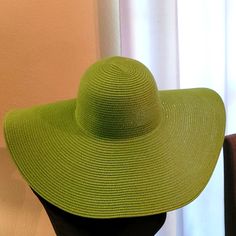 Green Floppy Hat Trendy Solid Color Sun Hat With Curved Brim, Chic Lined Hats With Curved Brim, Chic Solid Color Sun Hat With Flat Brim, Spring Straw Hat Wide Brim One Size, Wide Brim Straw Hat One Size For Spring, Spring Wide Brim Straw Hat One Size, One Size Flat Brim Sun Hat For Vacation, Spring Vacation Hats One Size, Chic Spring Hats