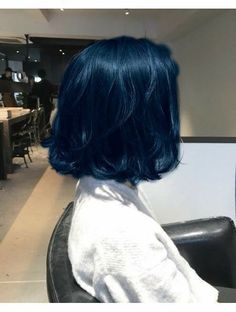 Hair Dye One Color, Dark Blue Dyed Hair, Short Blue Hair Aesthetic, Blue Aesthetic Hair, Dark Blue Short Hair, Midnight Blue Hair Color, Dark Blue Hair Color, Hair Dye Blue, Blue Hair Color Ideas