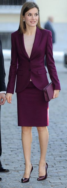 Queen Letizia's Dark Magenta Suit. Estilo Real, Corporate Attire, Beautiful Suit, Custom Suit, Queen Letizia, Professional Dresses, Royal Fashion, Work Attire