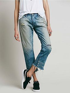 Flora Fade Destroyed Boyfriend Moss Fashion, Victoria Fashion, Denim Trends, Best Jeans, Material Girls, Comfortable Outfits, Denim Fashion, Jeans Style, Passion For Fashion