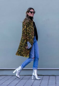 Glitter Boots Outfit, Sporty Outfits For Women, Boots Outfit Ankle, Leopard Print Blazer, Gold Boots, Silver Boots, Booties Outfit, Causual Outfits, Outfits For Women