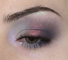 Purple Eyeshadow Looks For Blue Eyes, Silver Eye Makeup, Silver Makeup, Silver Eyeshadow, Ethereal Makeup, Fancy Makeup