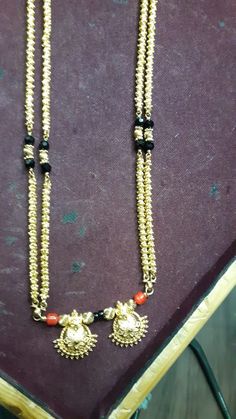 Thali Chains, Marriage Saree, Short Mangalsutra, Mangalsutra Design, Black Beads Mangalsutra, Antique Necklaces Design, Black Beads Mangalsutra Design, Beads Collection, Antique Necklaces