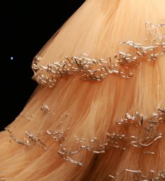 v - themakeupbrush: Guo Pei: “An Amazing Journey in a... Orange Princess Aesthetic, Guo Pei, Childhood Dream, Pixie Hollow, Pretty Makeup Looks, Aesthetic Dress, Gold Outfit, King Fashion, Florence The Machines