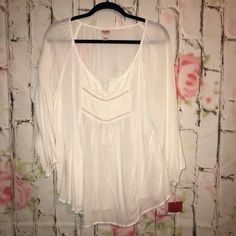 Flowy Boho Cream Shirt With Elastic Sleeves And Tassel Tie Nwt White Bohemian Shirt For Vacation, Bohemian Shirt, Elastic Sleeves, Cream Shirt, Boho Tops, Shirt Color, Everyday Outfits, Top Blouse, Womens Tops