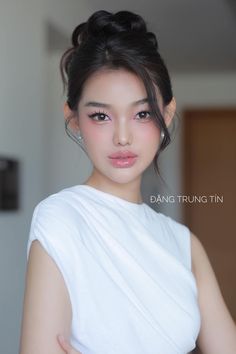 Debut Hairstyles, Asian Makeup Trends, Party Hairdo, Bride Makeup Natural, Bride Hairstyles Updo, Asian Wedding Makeup, Hair Stayl, Red Hair Looks