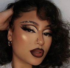 Creative Brown Eye Makeup, Sultry Eye Makeup Black Women, Outgoing Makeup Looks, Black Makeup Eye, Eyeshadow Inspo Creative, Black Makeup Looks Eyeshadows, Dramatic Eye Makeup Looks, Makeup Look Ideas Creative, Makeup Prom Looks