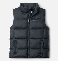 Packed with recycled synthetic insulation, this is the perfect puffer vest for cold, dry winters. Handy zippered pockets keep your phone and other items close from trail to town. Columbia Puffer Vest, Winter Outfits Puffer Vest, Black Vest Puffer, Outfits For The Winter, Black North Face Vest, School Shopping List, Puffer Vest Outfit, Pretty School Supplies, Puffer Vests