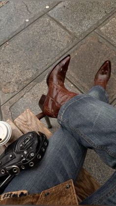 Brown Cowgirl Boots, Botas Cowboy, Jean Purses, Cowboy Aesthetic, Rococo Fashion, Mens Cowboy, Western Chic, Harness Boots, Baby Cowboy