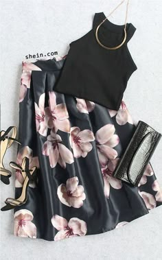 Navy Florals Flare Skirt With Zipper Teen Crop Tops, Tips For Teens, Outfit Party, Floral Party, Cooler Look, Black Women Fashion, Fashion Gallery, Work Attire, Mode Inspiration