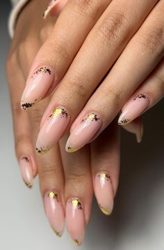 white nails with designs for graduation Nails For Graduation, Graduation Nail Designs, Nails Graduation, Chrome Manicure, Nails Colorful, 2023 Nails, Graduation Art, Marble Nail Designs, Cute Short Nails