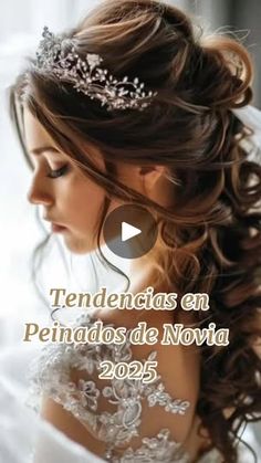 81K views · 1.3K reactions | ✨👰 Tendencias en peinados de novia 2025: ondas naturales, trenzas románticas, moños elegantes y accesorios como perlas y flores. ¡Elige el look perfecto para tu gran día! 💍🌸 #PeinadosDeNovia #tendenciasnovias #bodas2025 | Guía Nupcial Élite