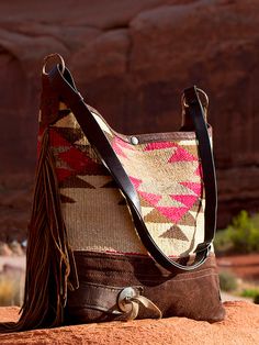 Navajo rug bag Cowboys Hats, Navajo Weaving, Cowgirl Magazine, Boho Handbags, Vintage Leather Belts, Rug Bag, Handbag Heaven, Saddle Leather, Deer Skin