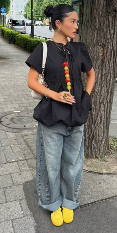 Art Of Layering Clothes, Cambodia Outfit, Closet Evolution, Nineties Fashion, Nyc Fashion Week, Layering Outfits, Thrift Fashion, Fashion Images