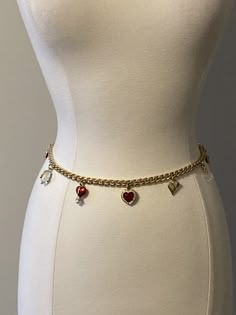 ST. JOHN Absolutely Stunning Vintage 1990's Gold and Red Chain Belt With Dangling Heart Shaped Charms - Etsy Gold Belt Chain, Heart Waist Chain, Belts Aesthetic, Queen Of Hearts Halloween Costume, Clothing Diys, Queen Of Hearts Halloween, Heart Belt, Gold Chain Belt